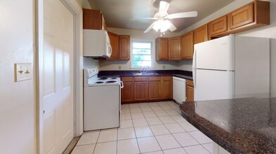 1621 Atkamire Dr in Tallahassee, FL - Building Photo - Building Photo