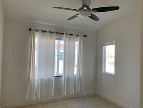 8562 Schooner Way in Newark, CA - Foto de edificio - Building Photo