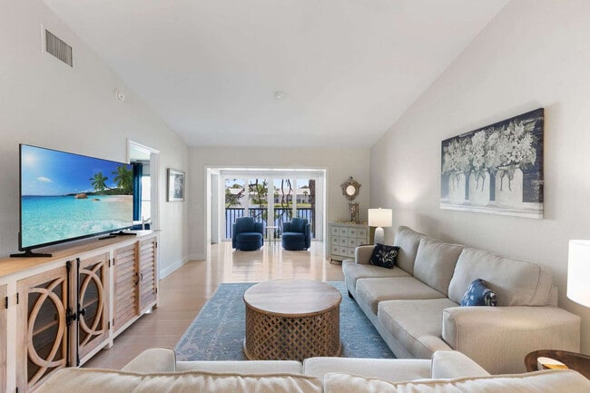 893 Gulf Pavillion Dr