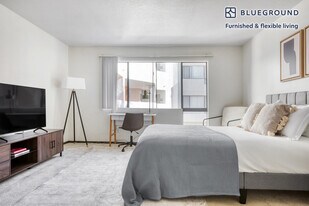 10985 Bluffside Dr in Los Angeles, CA - Building Photo