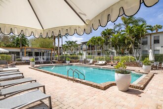 Westshore Palms at Kennedy in Tampa, FL - Building Photo - Building Photo