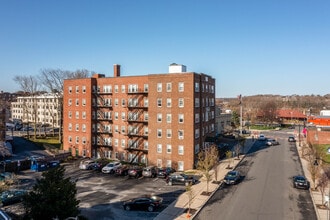 50 Broadway Apartment Homes in Beverly, MA - Foto de edificio - Building Photo