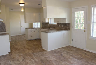 509 E Mansfield St in Brenham, TX - Building Photo - Building Photo