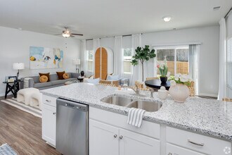 7523 Tender Heart Cir in Leland, NC - Building Photo - Building Photo