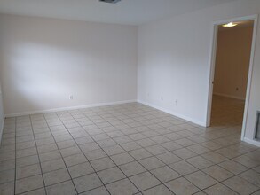 570 13th Pl in Vero Beach, FL - Building Photo - Building Photo