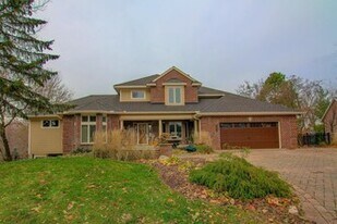 2455 Sunrise Dr, Unit Cozy and quiet 1 bed in Little Canada, MN - Building Photo
