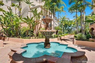 680 Camino De La Reina in San Diego, CA - Foto de edificio - Building Photo