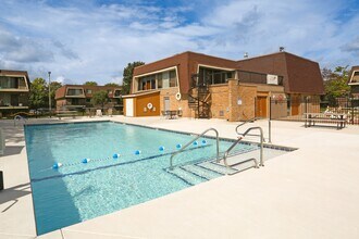 Timber Lake in West Chicago, IL - Building Photo - Building Photo