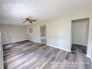 70 Reasor Dr in St. Louis, MO - Building Photo - Building Photo