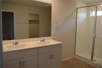 1806 Windsor Blvd in Lockhart, TX - Building Photo - Building Photo