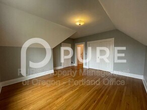 3104 SE Morrison St in Portland, OR - Building Photo - Building Photo