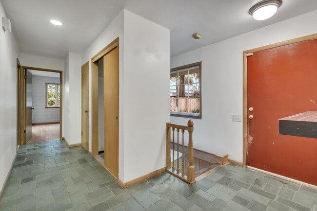 7435 NE 129th St in Kirkland, WA - Building Photo - Building Photo