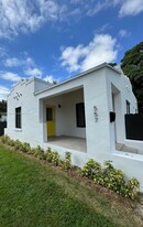 557 NW 44th St in Miami, FL - Building Photo