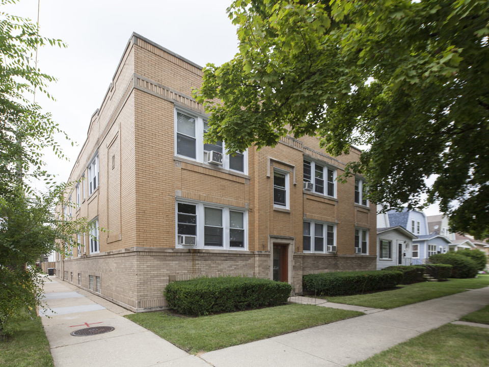 5600 N Marmora Ave in Chicago, IL - Building Photo