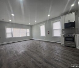 36 Garfield Pl in South Hackensack, NJ - Foto de edificio - Building Photo