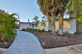 12870 101st Way N in Largo, FL - Building Photo - Building Photo