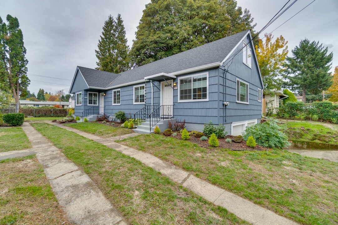 3931 SE Boise St in Portland, OR - Building Photo