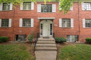 619 Gainsborough Rd in Dayton, OH - Building Photo