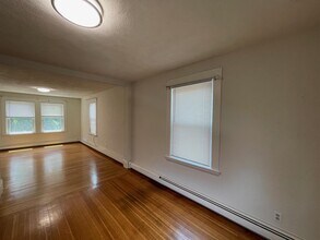 206 W Emerson St, Unit 2R in Melrose, MA - Building Photo - Building Photo