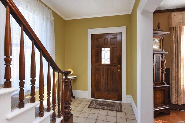 257 Park Ave in Huntington, NY - Building Photo - Building Photo
