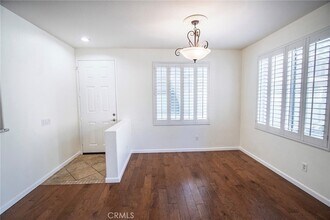 22607 Golden Meadow Ln, Unit 28 in Santa Clarita, CA - Foto de edificio - Building Photo