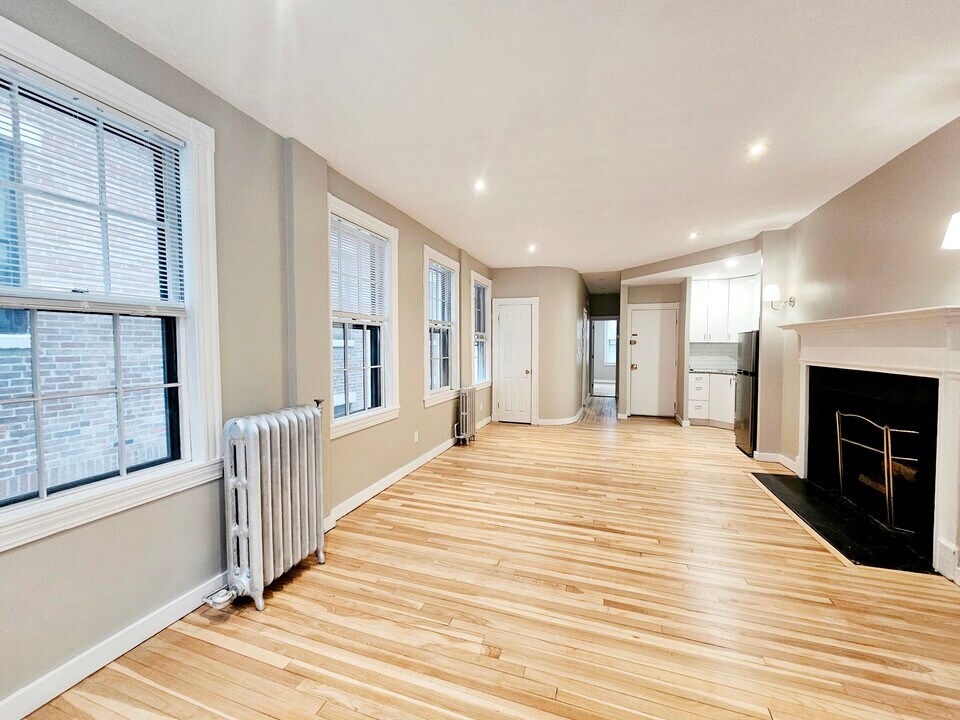 82 Phillips St, Unit 22 in Boston, MA - Foto de edificio