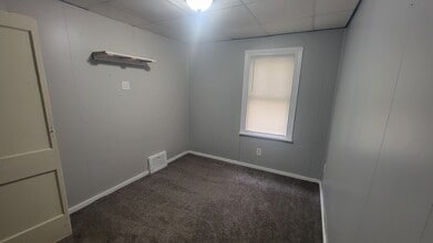 1292 Stratford St in Barberton, OH - Building Photo - Building Photo