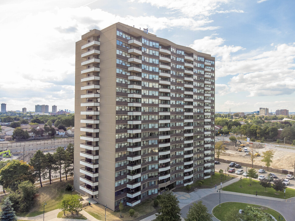 45 Huntingdale Blvd in Toronto, ON - Building Photo