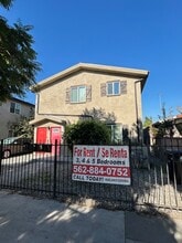 213 1/2 E 84th Pl in Los Angeles, CA - Foto de edificio - Building Photo