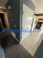 511 Sky Vue Dr in Raymore, MO - Foto de edificio - Building Photo