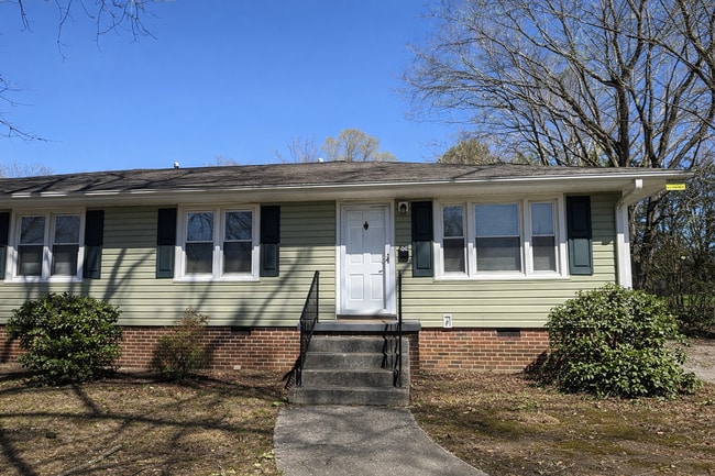 309-311 W Pine St in Graham, NC - Building Photo - Building Photo