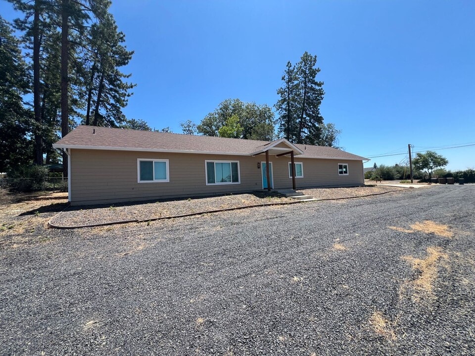 1263 Nunneley Rd in Paradise, CA - Building Photo