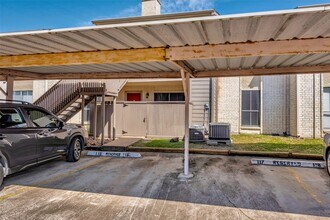 1900 Bay Area Blvd in Houston, TX - Foto de edificio - Building Photo