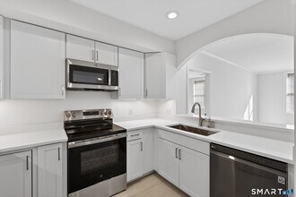 2590 Gold Star Hwy in Groton, CT - Building Photo - Building Photo