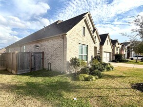 6610 Lake Oasis Dr in Katy, TX - Building Photo - Building Photo