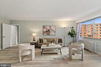 4515 Willard Ave in Chevy Chase, MD - Foto de edificio - Building Photo