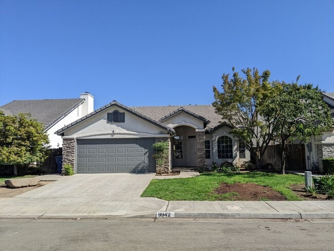 property at 9942 N Woodrow Ave