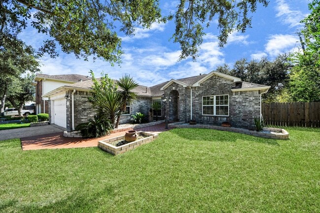 property at 1702 Kemah Oaks Dr