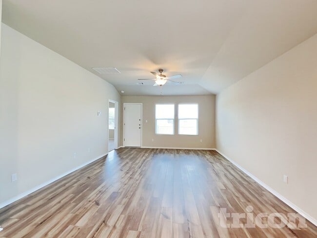 5300 Saddle Clb Dr in Georgetown, TX - Foto de edificio - Building Photo