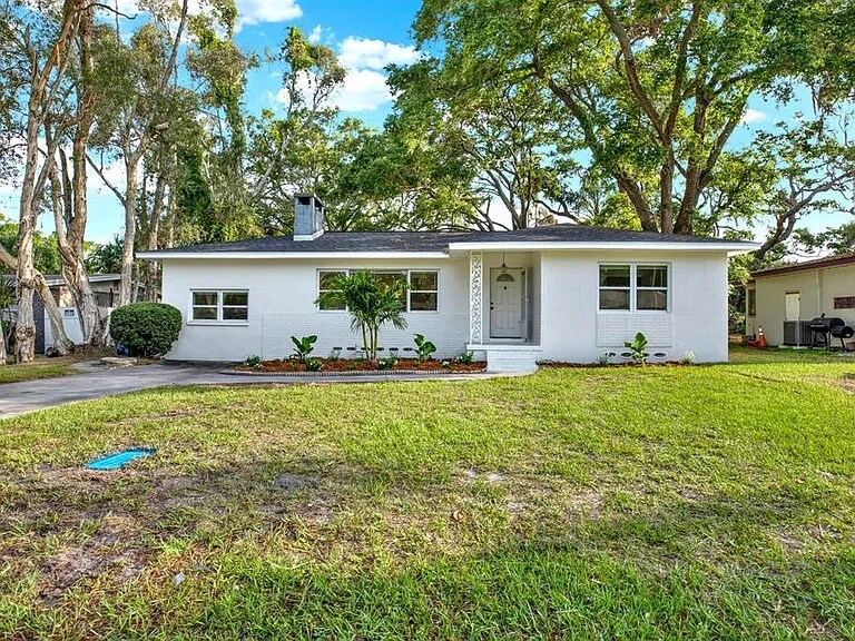 1352 Parkwood St in Clearwater, FL - Building Photo