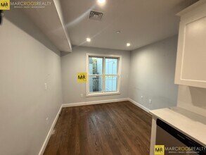 223 Paris St in Boston, MA - Building Photo - Building Photo