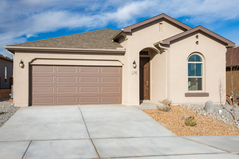 295 Adeline Ave in Los Lunas, NM - Building Photo