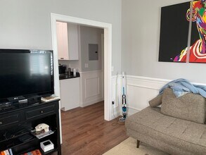 38 Crescent Ave, Unit 3 in Boston, MA - Building Photo - Building Photo