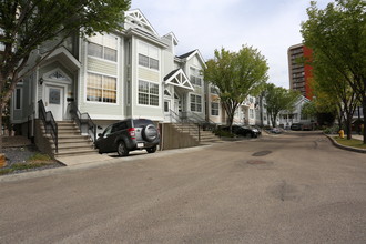 Railtown Estates in Edmonton, AB - Building Photo - Building Photo