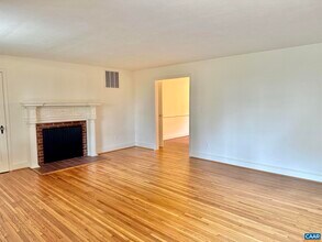 2278 Hansens Mountain Rd in Charlottesville, VA - Foto de edificio - Building Photo