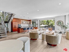 1724 N Sierra Bonita Ave in Los Angeles, CA - Building Photo - Building Photo