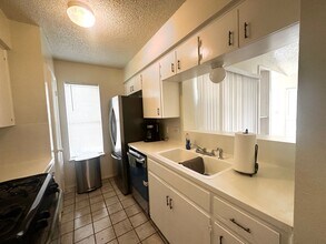 5906 Emerald Forest Dr in Austin, TX - Building Photo - Building Photo