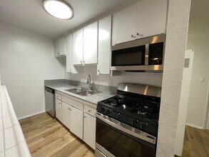 6736 Cleon Ave in North Hollywood, CA - Building Photo - Building Photo