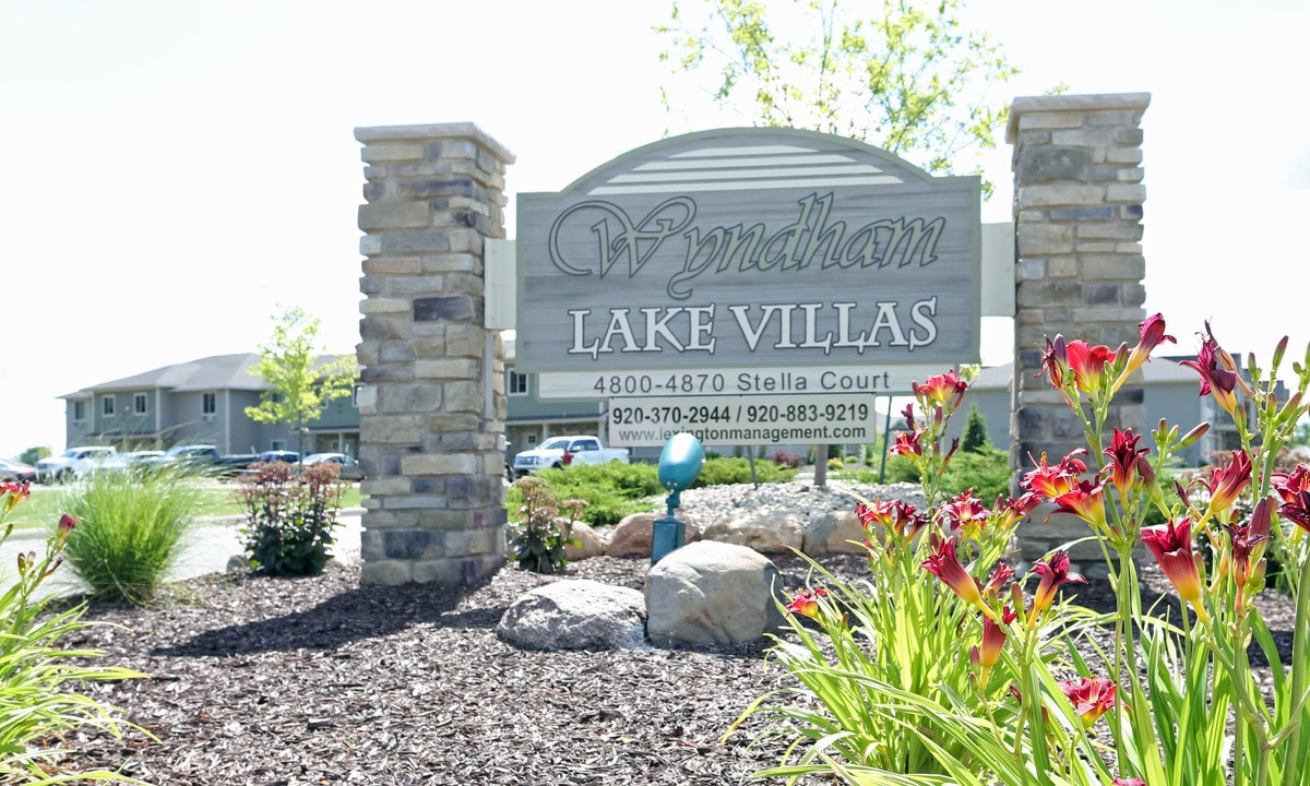 Wyndham Lake Villas in Green Bay, WI - Foto de edificio