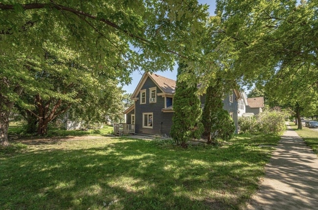 320 4th St W in Hastings, MN - Foto de edificio - Building Photo